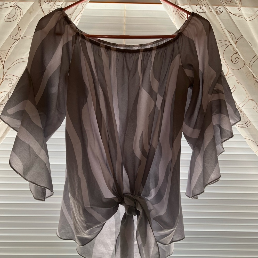 Beautiful casual off the shoulder top. Perfect for summer!
